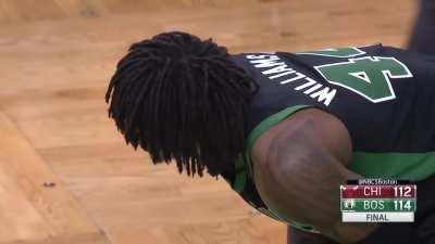 [Highlight] Vucevic misses a clean look to win and DeRozan airballs the second opportunity