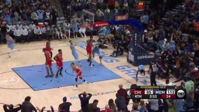 [Highlight] Ja Morant weaves through the defense and finishes with the 360 layup!