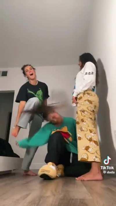 Love when she shakes it 🍑