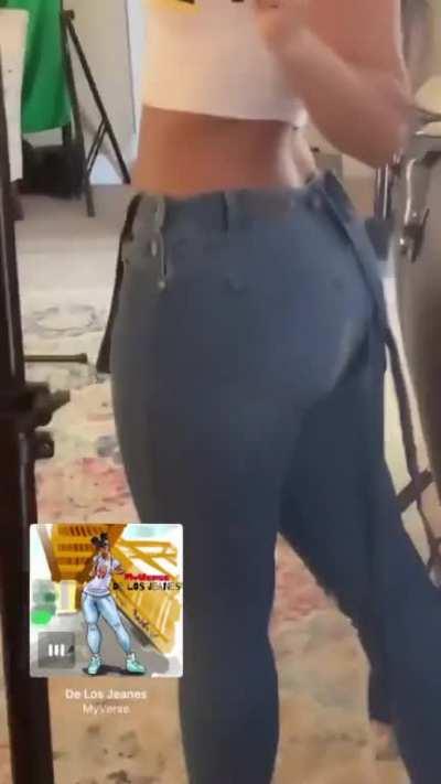 Showing off her ass in jeans