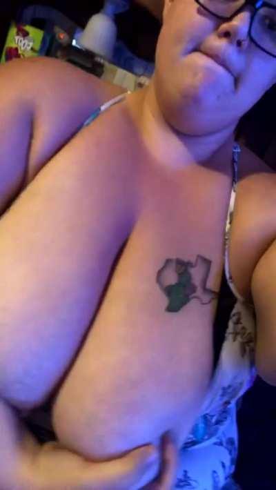 [OC] i may need a hand or two 😝