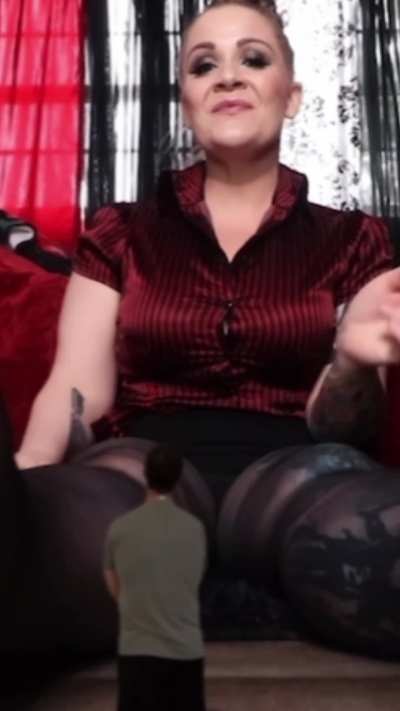 Shrunk by Giantess Whitney Morgan 🤯