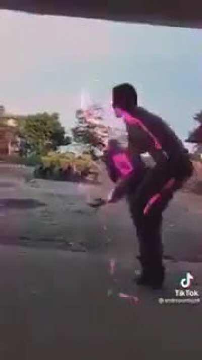 Dançando com o peru na mão