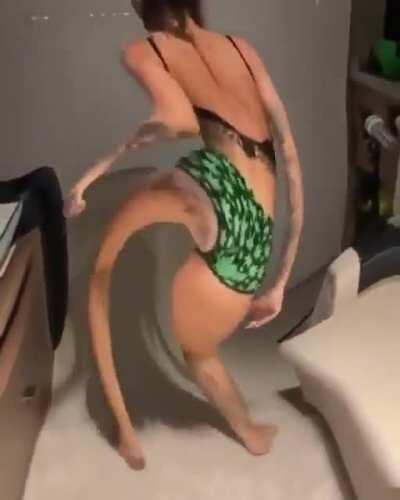 Acho incrível como a mulher média brasileira é um ser impulsionado pela necessidade de obter atenção