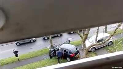 Man discovers how to use his zoom but not how to open his blinds