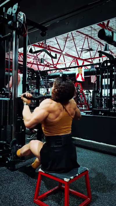 Back exercise . Whole stack for the shreddedgains ✨️🖤