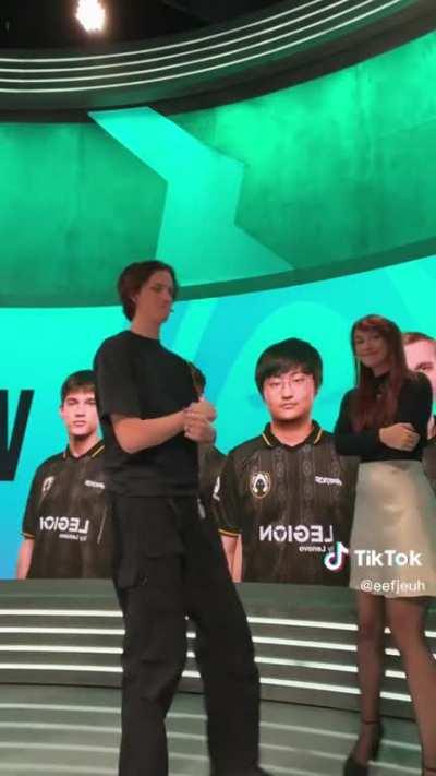 outfit check, she is sky-high in confidence! epic tease ;)