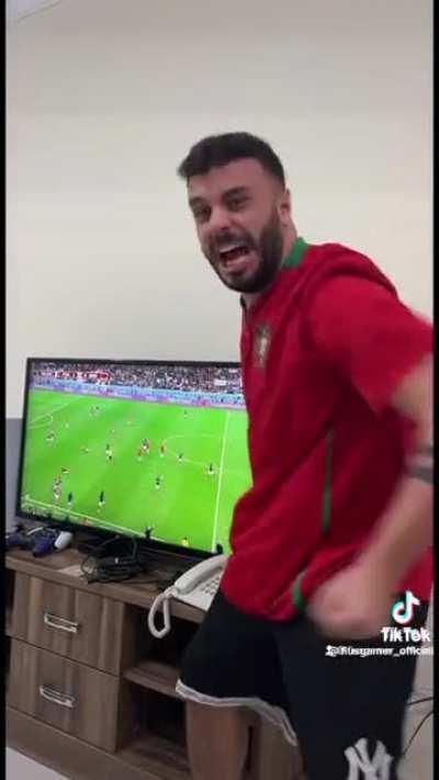 e bravo, complimenti, ti sei dimostrato nuovamente per quello che sei dentro al campo e sia fuori dal campo