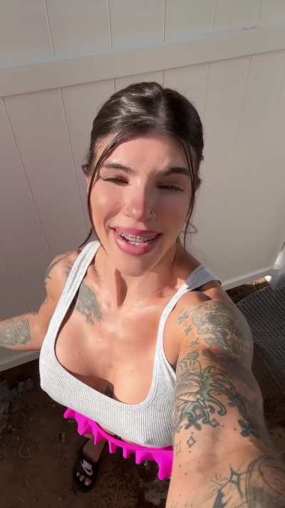 Do you like my new privacy fence? 🤭