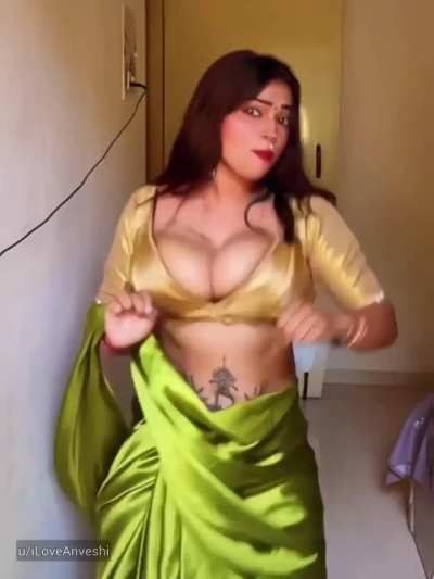 I wish Ameesha dances in knph song with such heavy jiggling