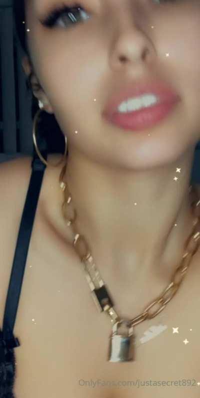 GET HER FOLDER ⬇️⬇️⬇️