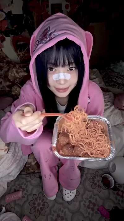 251025 LE SSERAFIM Instagram Update with Miyawaki Sakura & Kim Chaewon