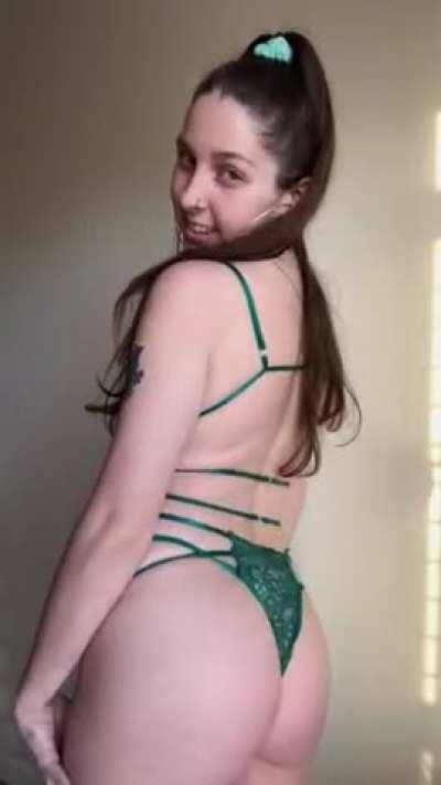 losing 50+lbs on accident means no more big titties...but at least i’ve still got my booty ¯\_(ツ)_/¯