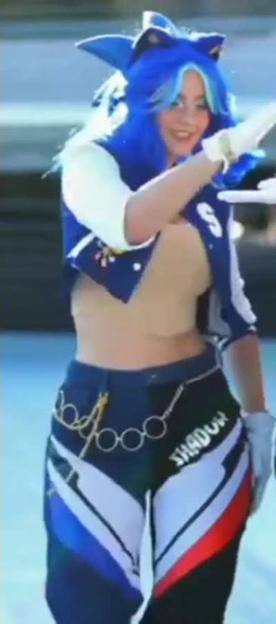 The way she moves her hips 🤤