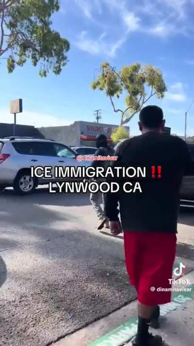 ICE agents run away after being confronted