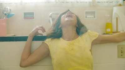 Selena Gomez rubbing herself to orgasm is a thing of beauty