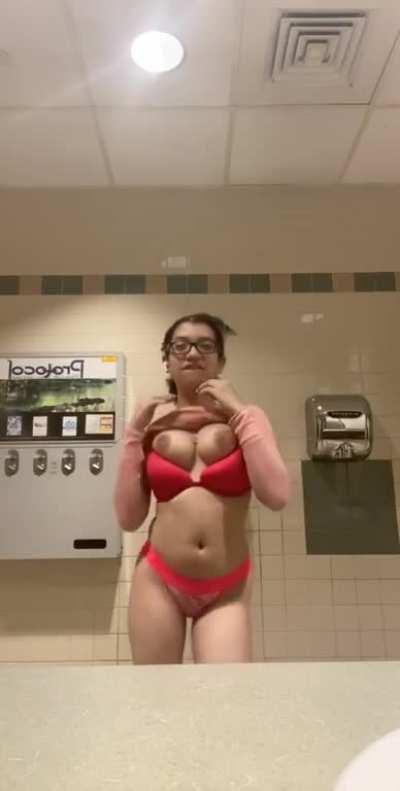 Quick little Flash Strip I did at my Local Mall, almost got caught at the end! 😅 [F] [18]