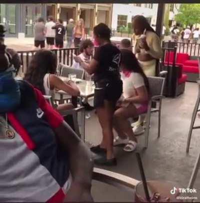 These idiots ran out on their bill but forgot their keys at the table. Everyone enjoyed the instant karma lol.