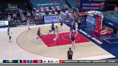 [Highlight] Edmond Sumner throws it down over Alex Len!