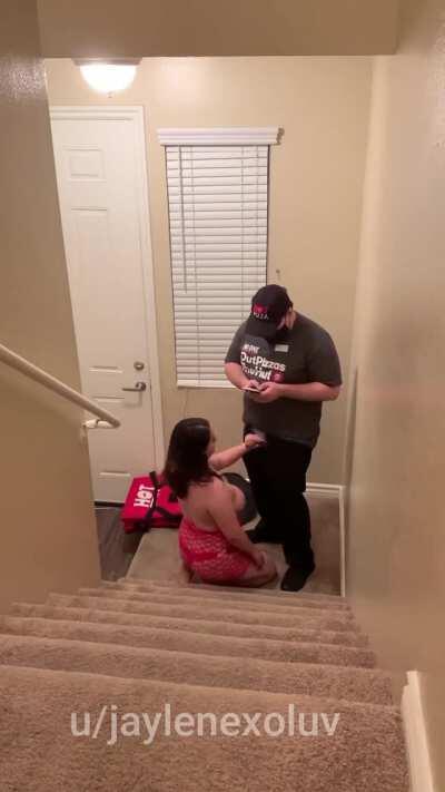 Blowing the pizza hut delivery guy while he text his manager [Sound on, click redgifs link]