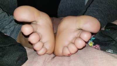 Ugh why do I like how they smell when they are stinky and sweaty 🤭🤭🤭