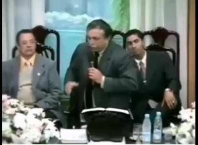 como este homem ainda não foi canonizado?