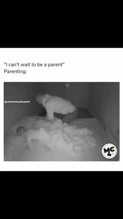 Jeder Elternteil hat doch bestimmt mal versucht „unbemerkt“ zu entkommen , aber das Band ist einfach zu stark. 😂