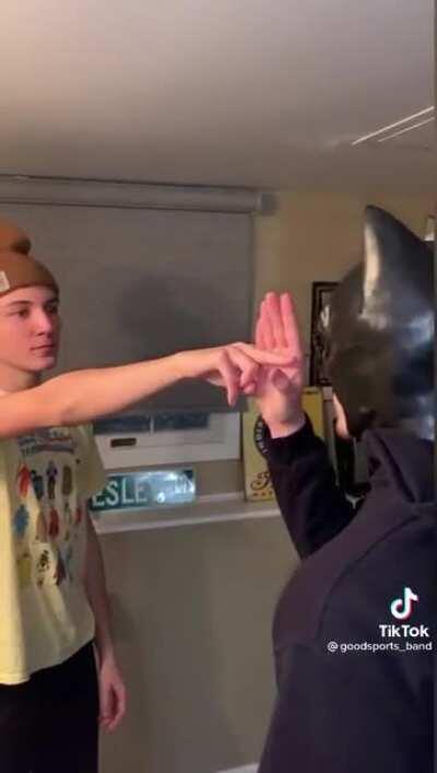 สวัสดีฉันกำลังคุยกับคุณจาก Movistar ฉันสงสัยว่าคุณจะสนใจอัตราฟิวชั่นบวกบวกบวกของเราด้วยห้าบรรทัดพร้อมกิกะไบต์และนาทีที่ไม่สิ้นสุดและฟุตบอลและซีรีส์ทั้งหมดในราคาเพียง 99.99€ ต่อเดือน