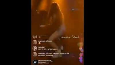 A piranha imaginando que tá sentando na piroca 😈