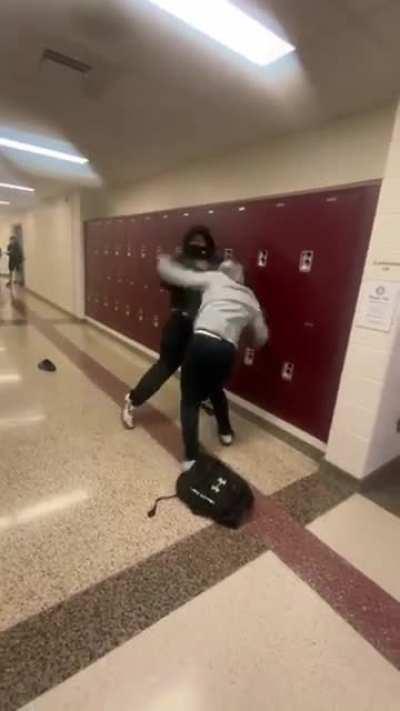 Niggas fighting at my friend hs