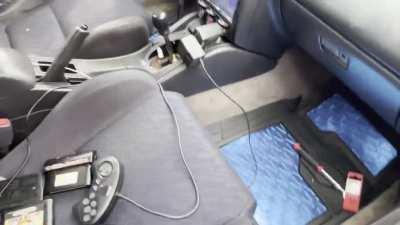 This guy is gonna get pulled over for doing sonic while driving