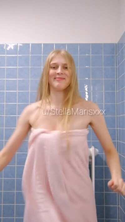 the towel drop flopped...but it doesn't fail to make you smile!! 😂