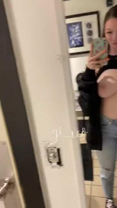 A littlee alcohol and my👅 titties are out🍒