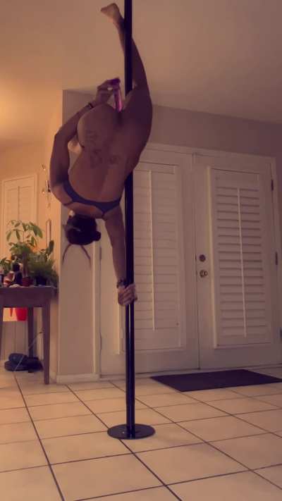 W👀W! Squirting On a Pole! (I Done Seen it All)🤯