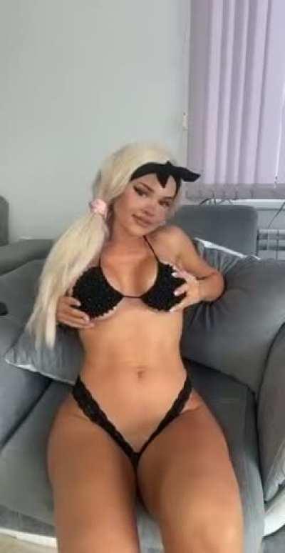 Would you let a 19 yo latina ride you?