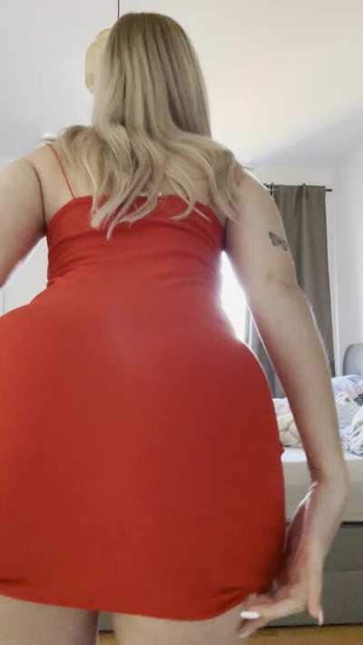 This pale ass needs to be fried (fuckdoll)