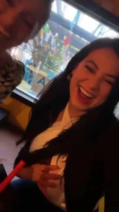 hermanos mios las putas tetas se le salen, dioos miren que deliciosa...pronto les traere algunos nuevos video que creo que no he visto por aqui y ademas informacion de donde mas pueden ver cositas de ella, llego tarde al reddit pero durante todo este tiem