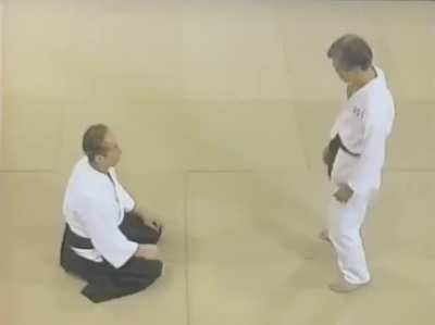 A technique of incomprehensible complexity: Wobbling the head whilst sitting, to throw an opponent who's grabbing your shoulders