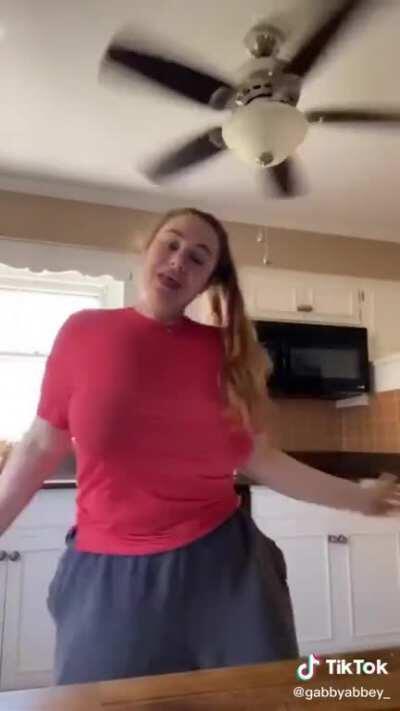 @gabbyabbey_ #braless #bouncingtits #pokies