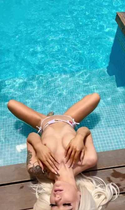 I will never learn to stop masturbating in my garden for the neighbors to see