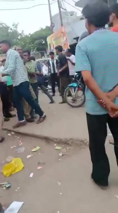 Rishwat ke paison Ke Liye aapas Mein Lad Gaye Police wale 😂