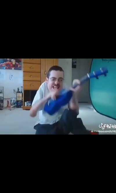 Es la guitarra de lolo