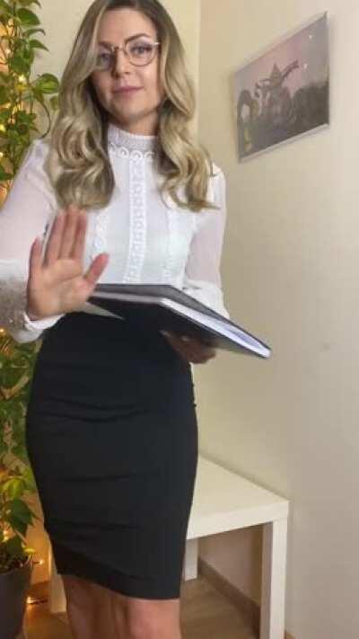 How the world see’s me VS How Reddit see’s me.. 🤓💓