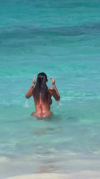 Bikini | IG Story 11/12/25