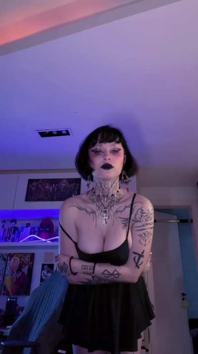 This GOTH MOMMY wants your cock
