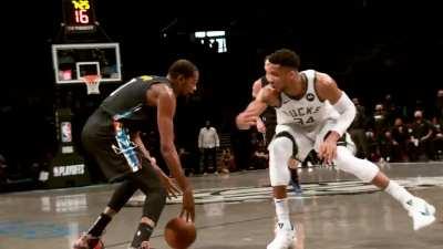 [Highlight] Kevin Durant crosses Giannis in slo-mo