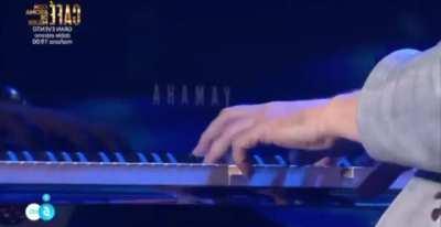 ¿Alguien sabe el nombre de esta bonita pieza musical? gracias de adelanto.