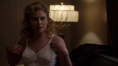 Rose McIver shows her tits