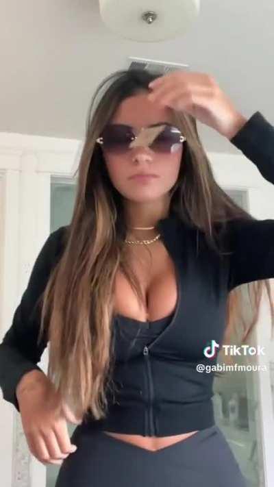 Gabi in gym clothes 🍒 (TT Haul) 