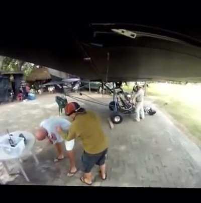 Ultralight prop strike, or: why you shouldn&rsquo;t stand close to the twirly blades